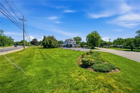 982 Warwick Avenue Warwick RI 02888