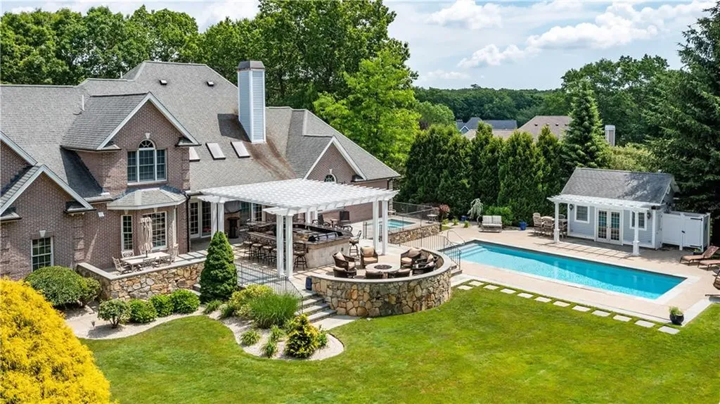 7 Josephine Drive Smithfield RI 02917