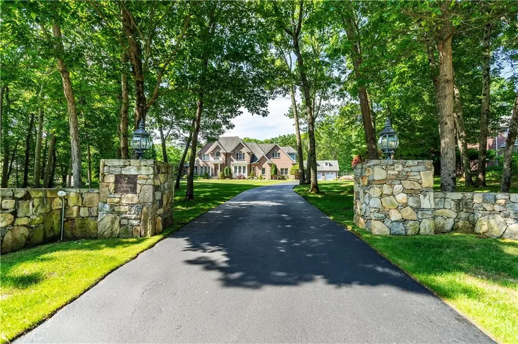 7 Josephine Drive Smithfield RI 02917