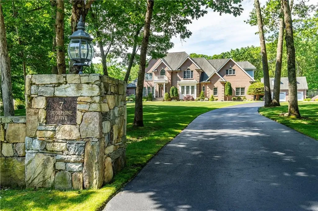 7 Josephine Drive Smithfield RI 02917