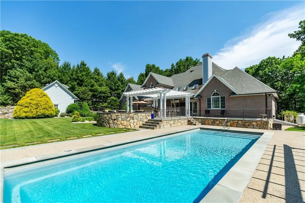 7 Josephine Drive Smithfield RI 02917