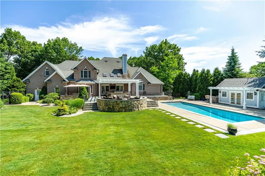7 Josephine Drive Smithfield RI 02917