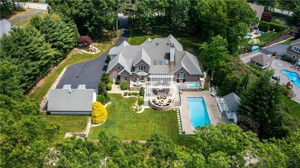 7 Josephine Drive Smithfield RI 02917