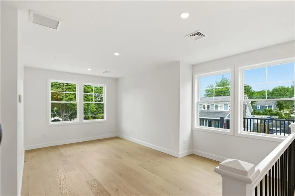 42 Orchard Avenue Barrington RI 02806