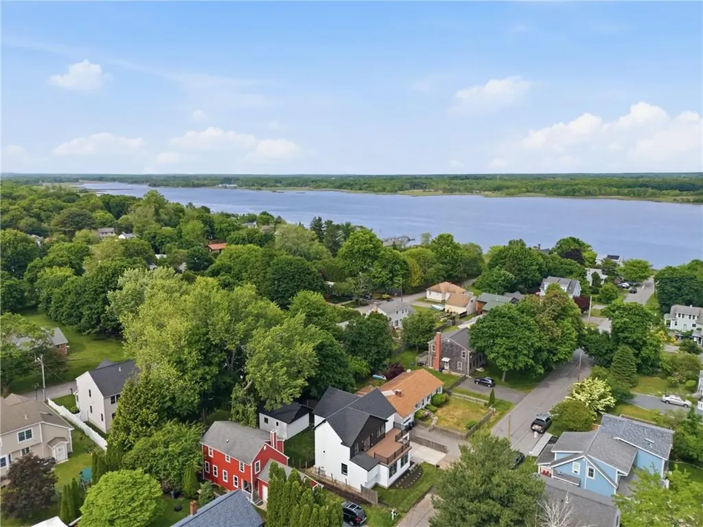 42 Orchard Avenue Barrington RI 02806