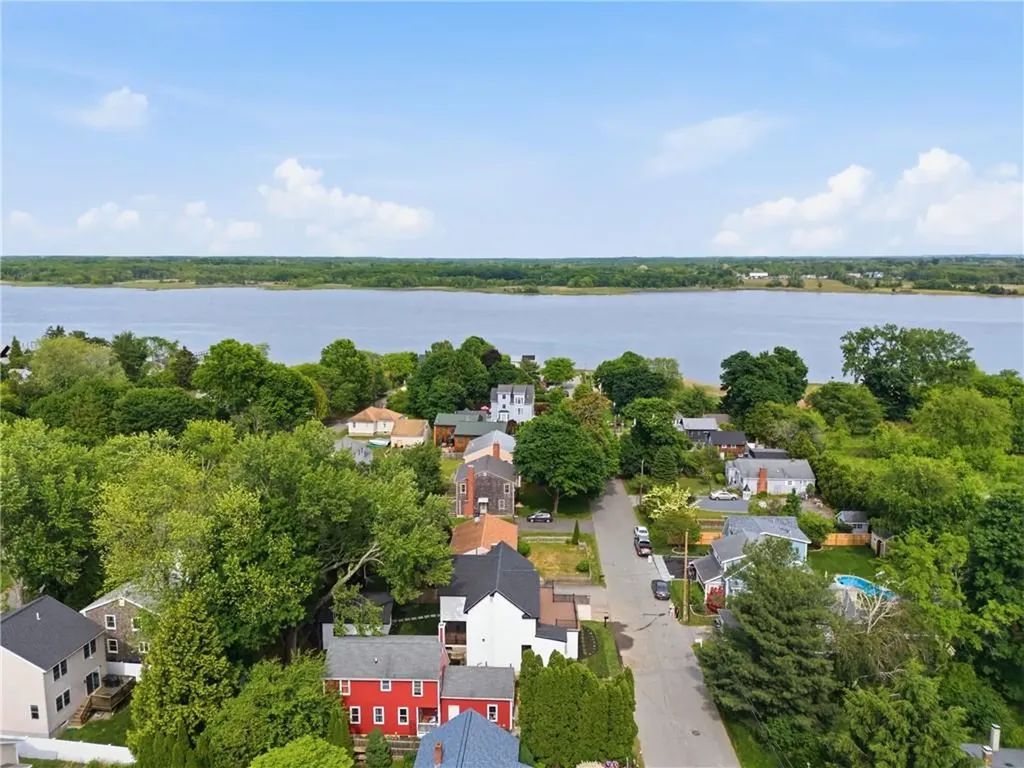 42 Orchard Avenue Barrington RI 02806