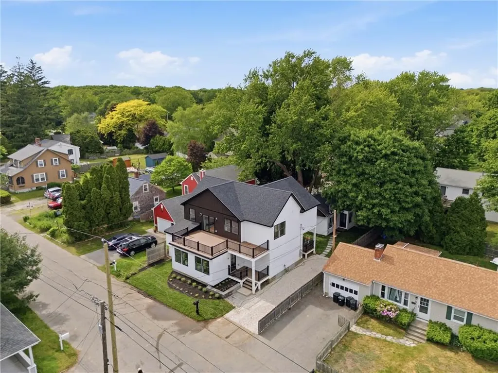 42 Orchard Avenue Barrington RI 02806