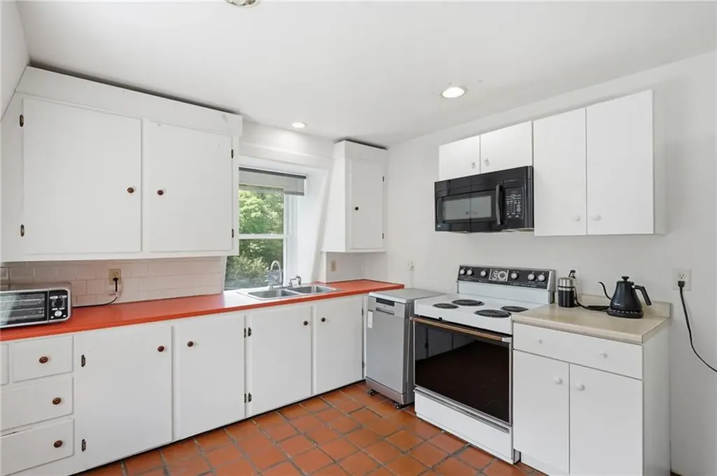 7 Nichols Lane Hopkinton RI 02832