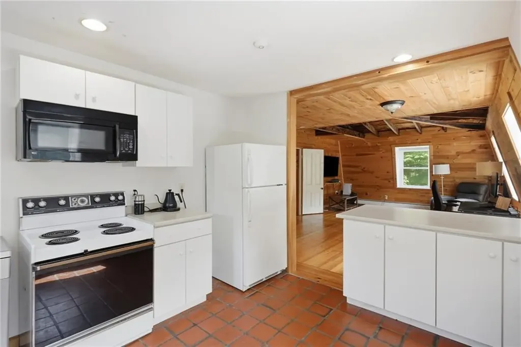 7 Nichols Lane Hopkinton RI 02832