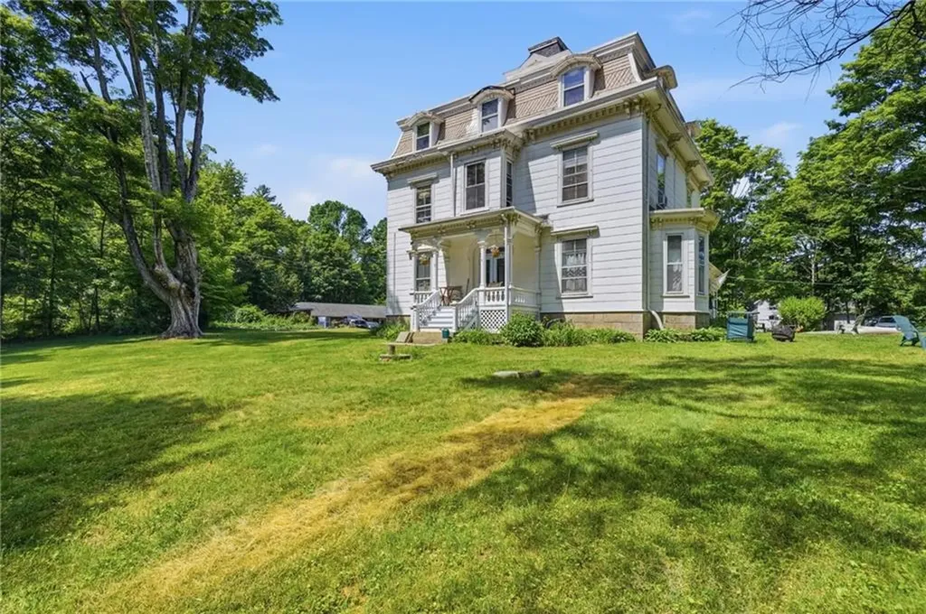 7 Nichols Lane Hopkinton RI 02832