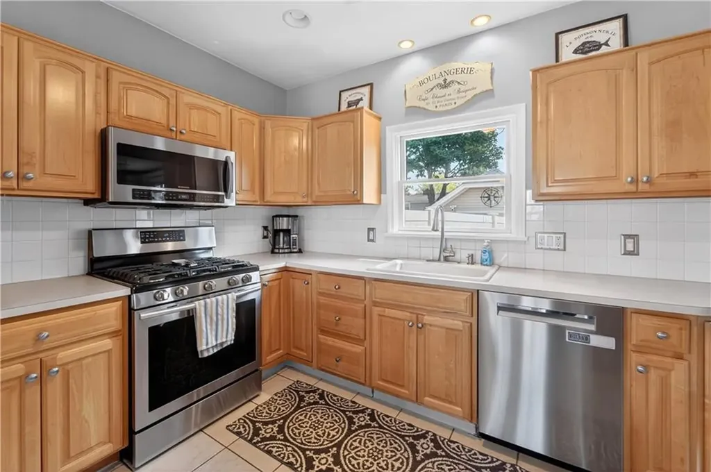 21 Euston Avenue Cranston RI 02910
