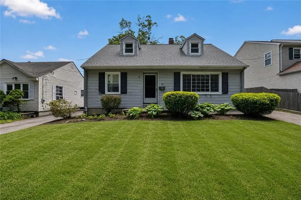 82 Parkside Avenue Pawtucket RI 02861