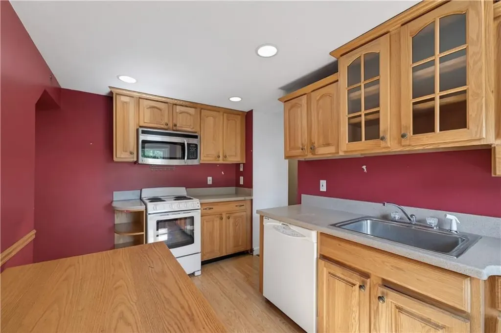 82 Parkside Avenue Pawtucket RI 02861