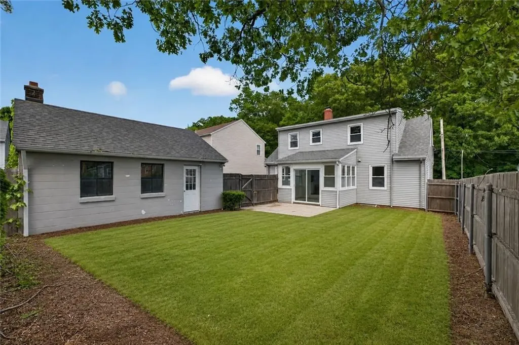 82 Parkside Avenue Pawtucket RI 02861