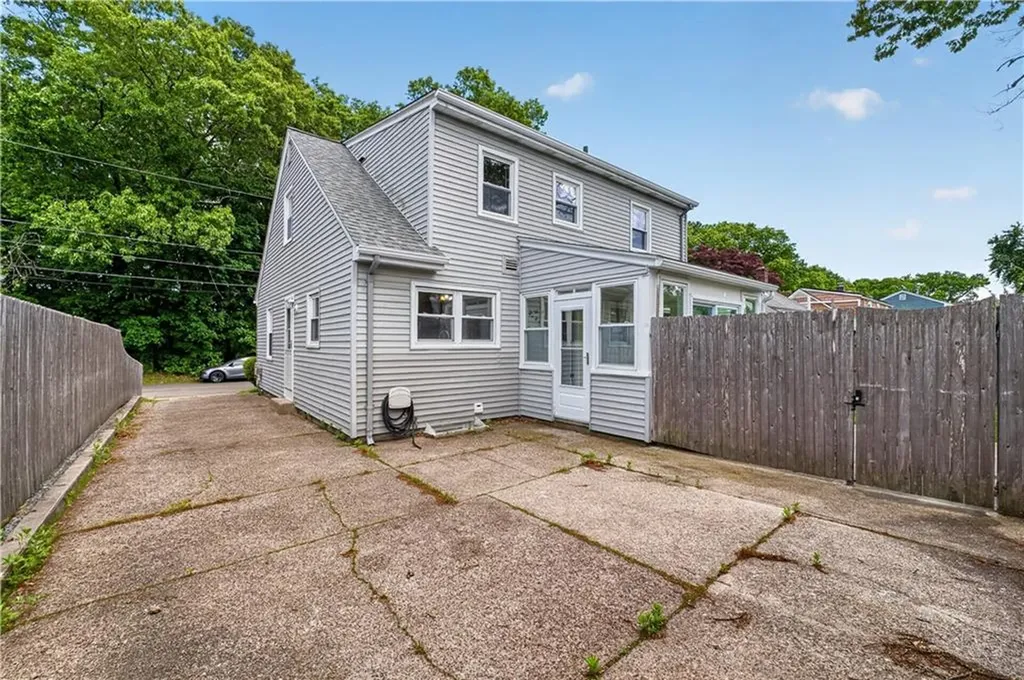 82 Parkside Avenue Pawtucket RI 02861