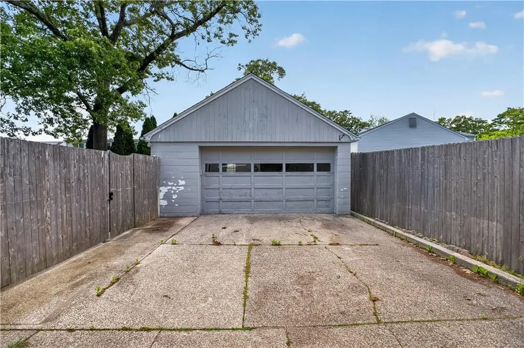 82 Parkside Avenue Pawtucket RI 02861