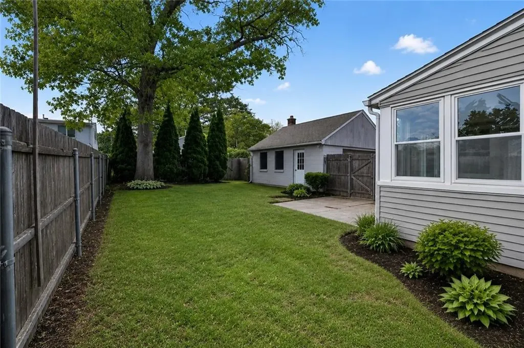 82 Parkside Avenue Pawtucket RI 02861