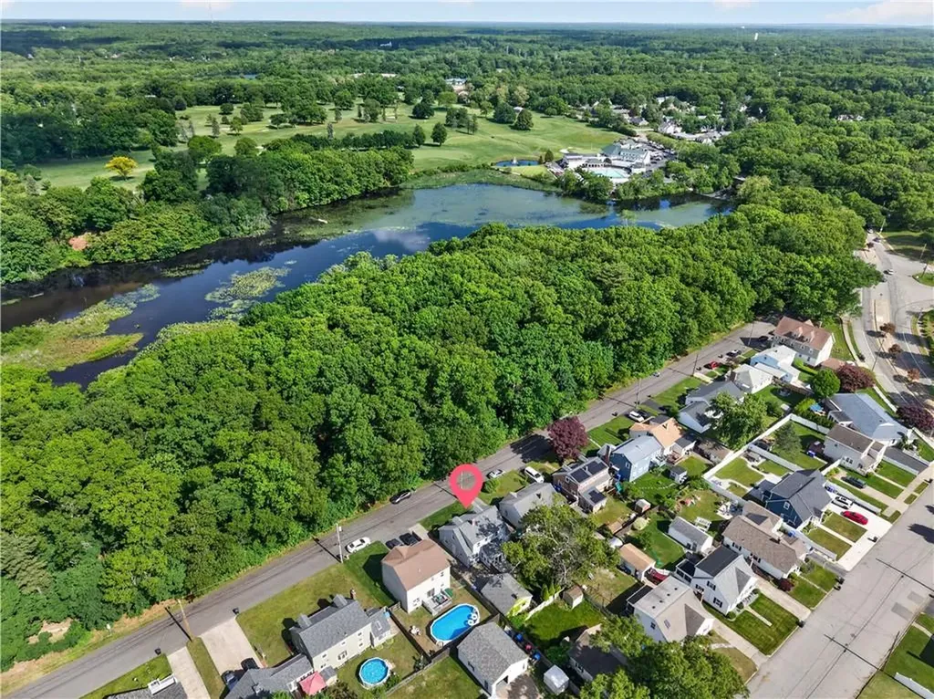 82 Parkside Avenue Pawtucket RI 02861