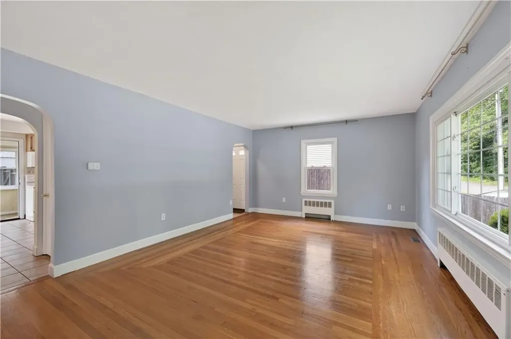 82 Parkside Avenue Pawtucket RI 02861