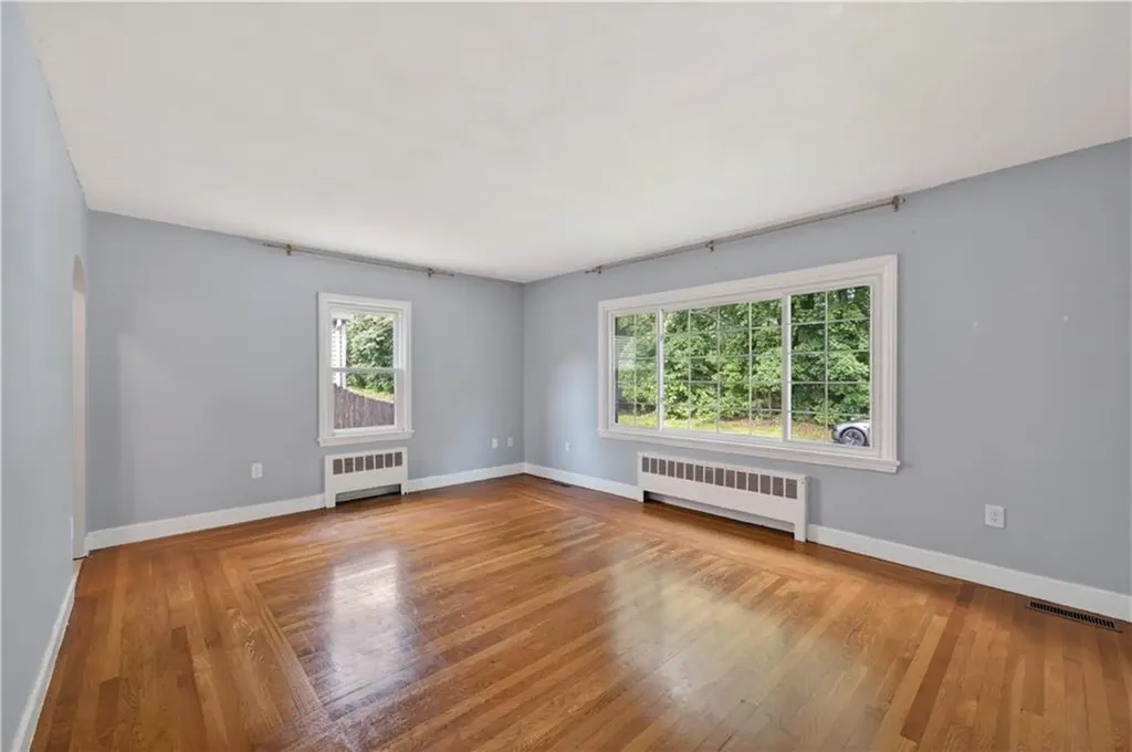 82 Parkside Avenue Pawtucket RI 02861