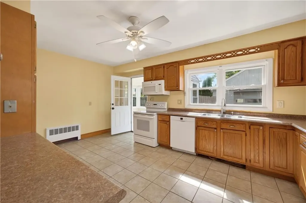 82 Parkside Avenue Pawtucket RI 02861