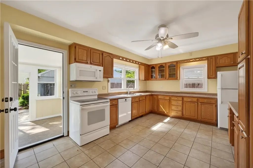 82 Parkside Avenue Pawtucket RI 02861