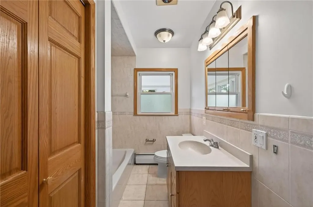 82 Parkside Avenue Pawtucket RI 02861