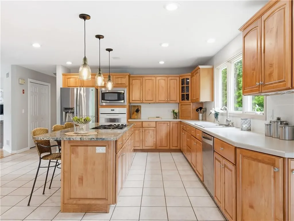 48 Hummingbird Lane Swansea MA 02777