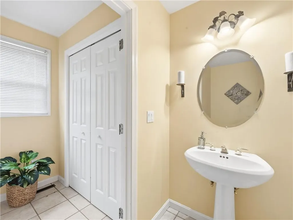48 Hummingbird Lane Swansea MA 02777
