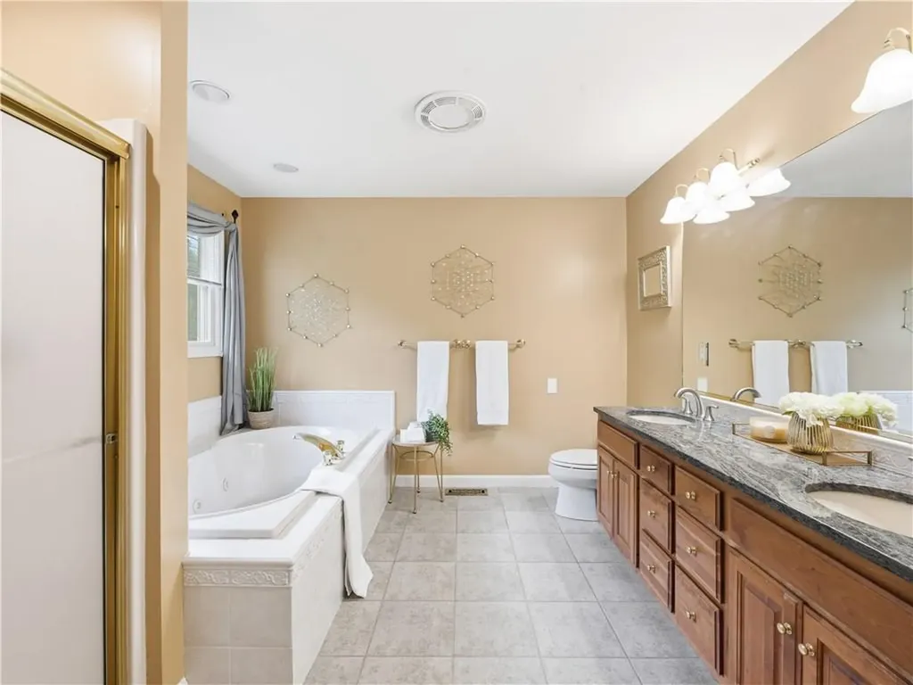 48 Hummingbird Lane Swansea MA 02777