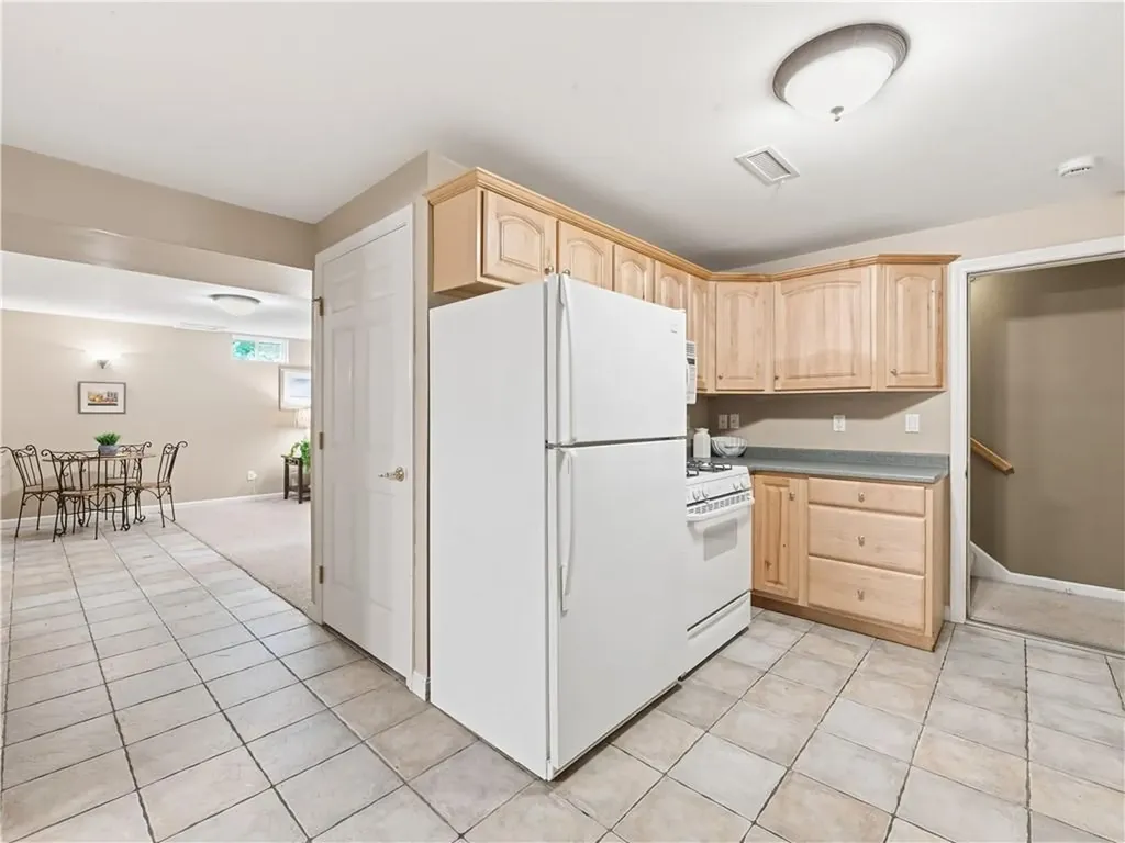 48 Hummingbird Lane Swansea MA 02777