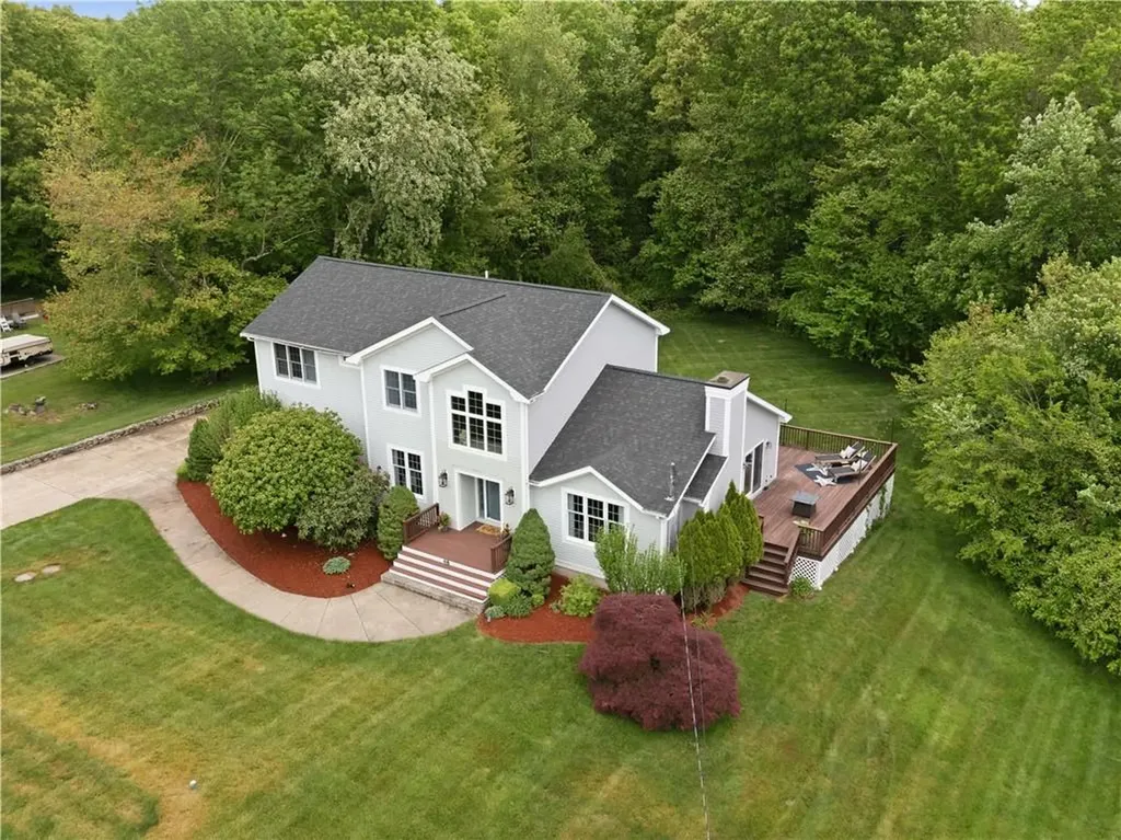 48 Hummingbird Lane Swansea MA 02777