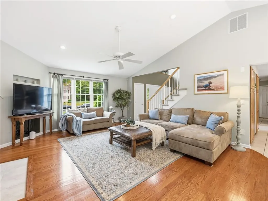 48 Hummingbird Lane Swansea MA 02777