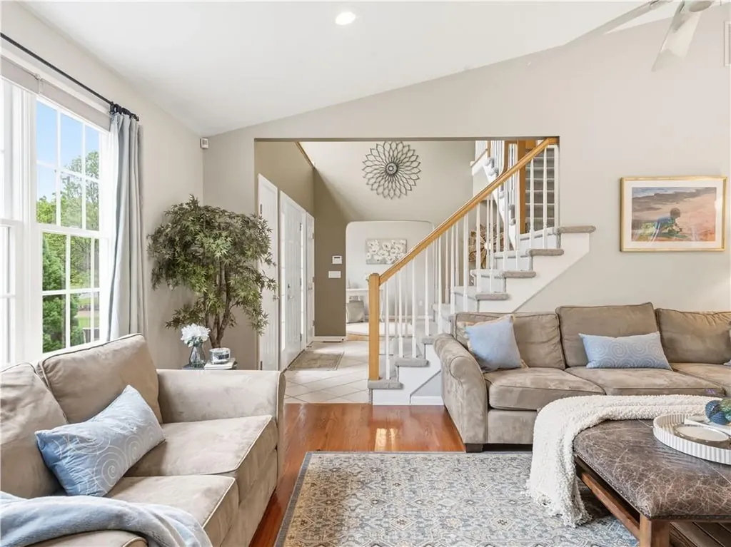 48 Hummingbird Lane Swansea MA 02777
