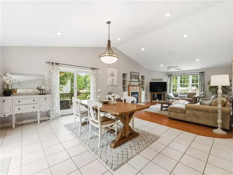 48 Hummingbird Lane Swansea MA 02777