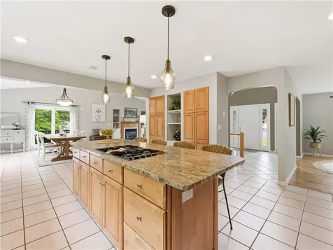 48 Hummingbird Lane Swansea MA 02777
