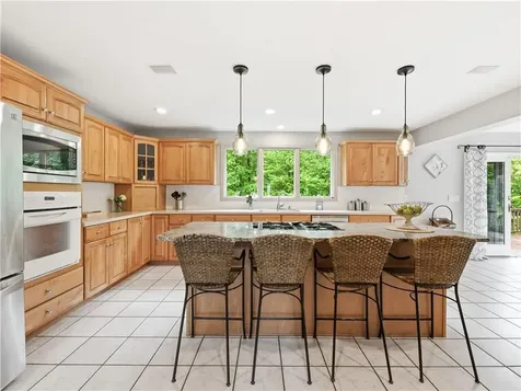 48 Hummingbird Lane Swansea MA 02777