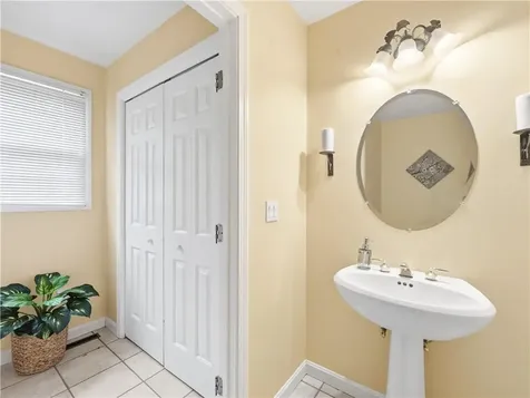 48 Hummingbird Lane Swansea MA 02777