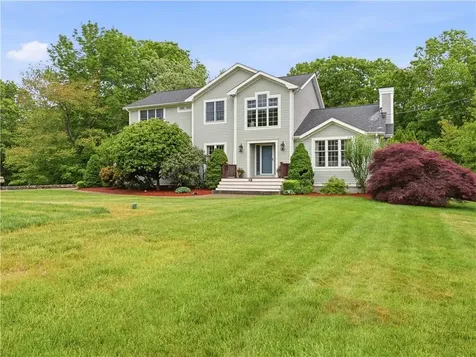 48 Hummingbird Lane Swansea MA 02777