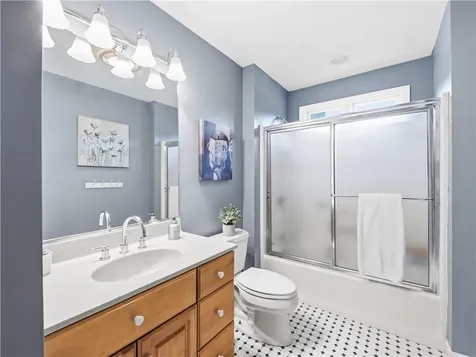 48 Hummingbird Lane Swansea MA 02777