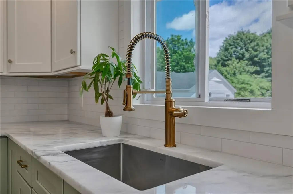 81 Bristol Ferry Road Portsmouth RI 02871