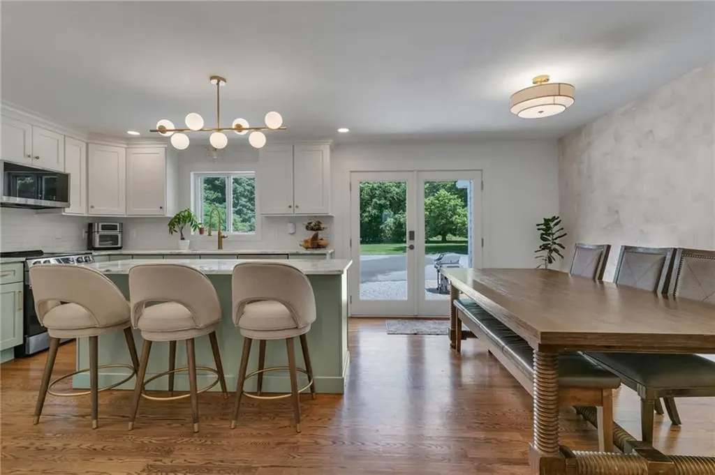 81 Bristol Ferry Road Portsmouth RI 02871