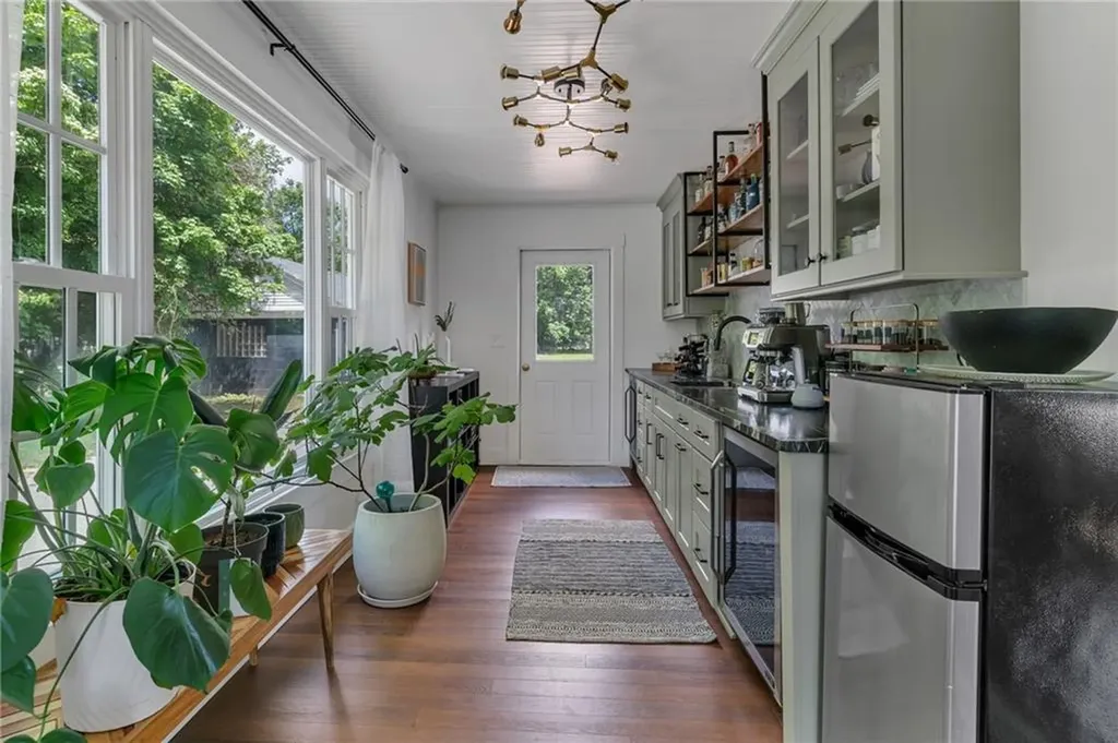 81 Bristol Ferry Road Portsmouth RI 02871