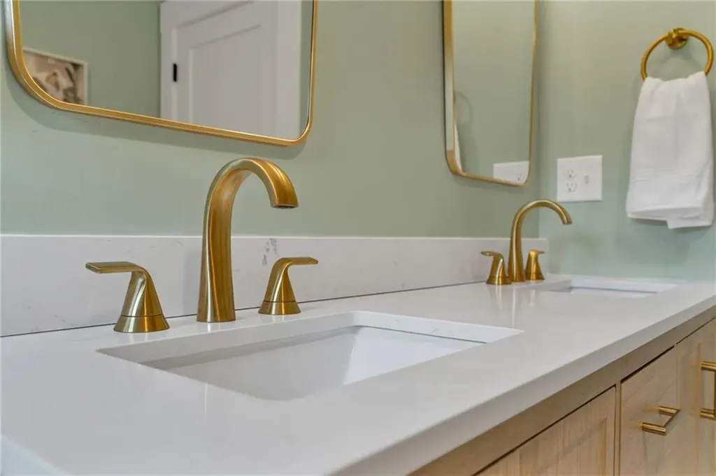 81 Bristol Ferry Road Portsmouth RI 02871