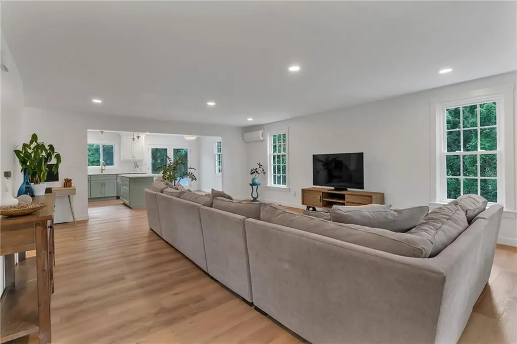 81 Bristol Ferry Road Portsmouth RI 02871