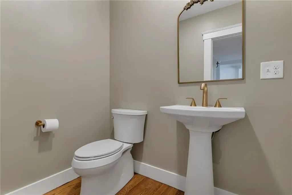 81 Bristol Ferry Road Portsmouth RI 02871