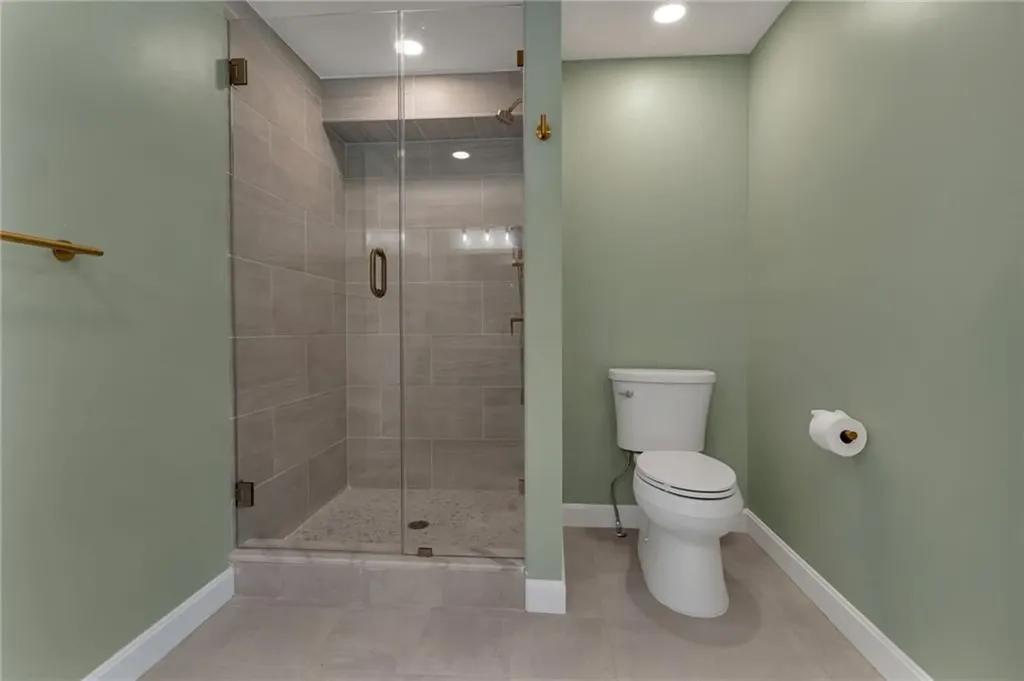 81 Bristol Ferry Road Portsmouth RI 02871