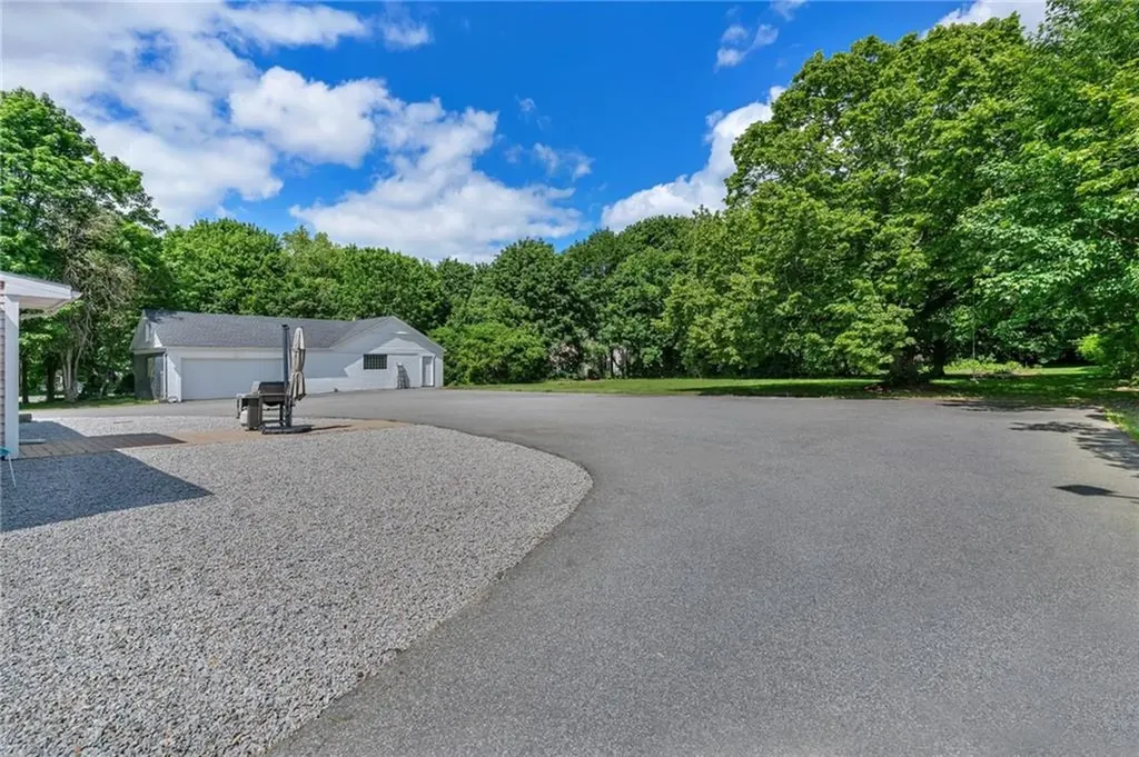 81 Bristol Ferry Road Portsmouth RI 02871