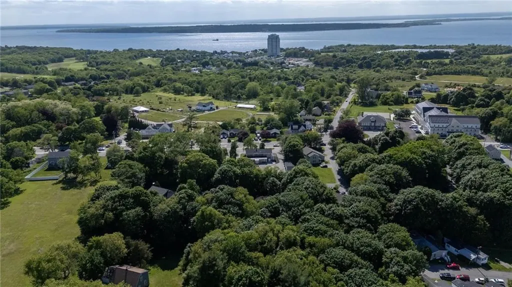 81 Bristol Ferry Road Portsmouth RI 02871