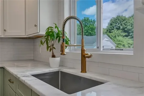81 Bristol Ferry Road Portsmouth RI 02871